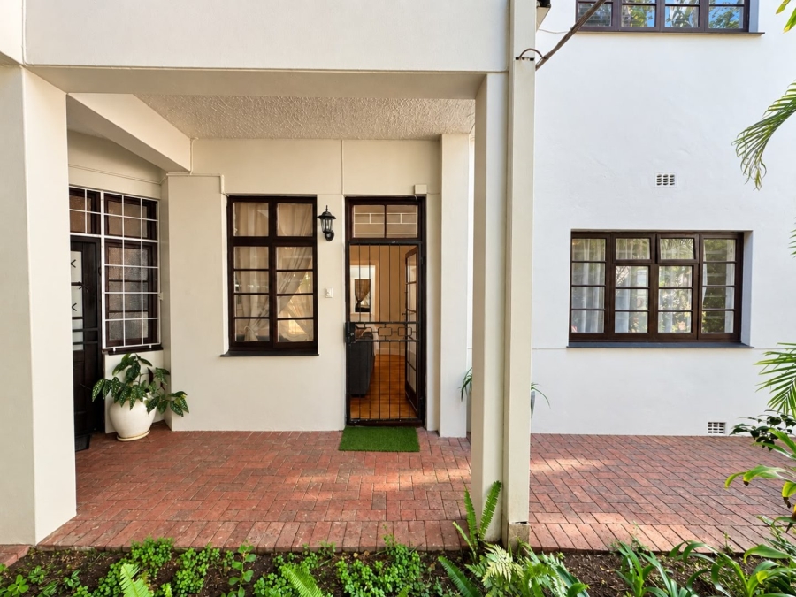 To Let 2 Bedroom Property for Rent in Sea Point Western Cape